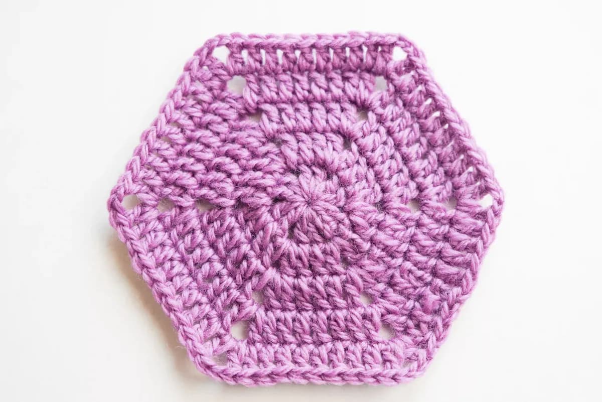 How to Make a Solid Hexagon: Free Crochet Granny Hexagon Pattern crochet pattern